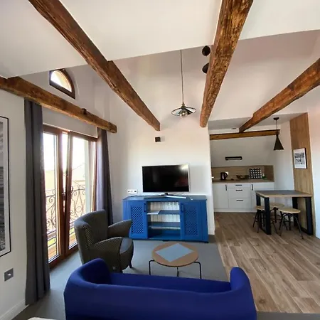 Проживание в семье Oktawia Нехоже