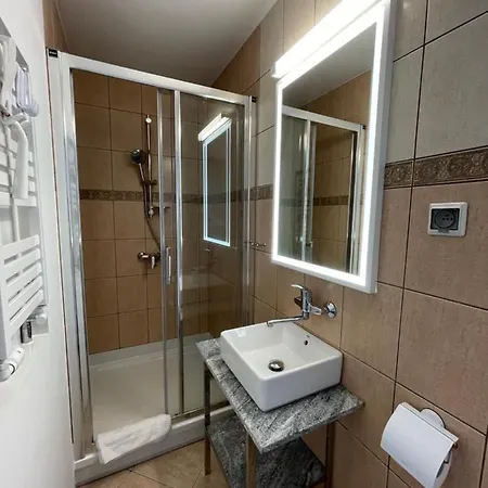 Oktawia Проживание в семье