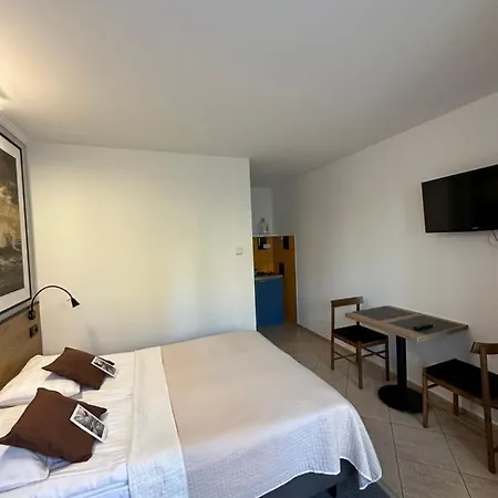 Oktawia Проживание в семье Нехоже