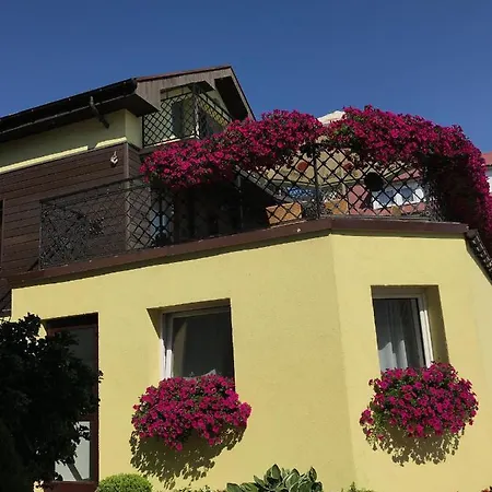 Oktawia Проживание в семье