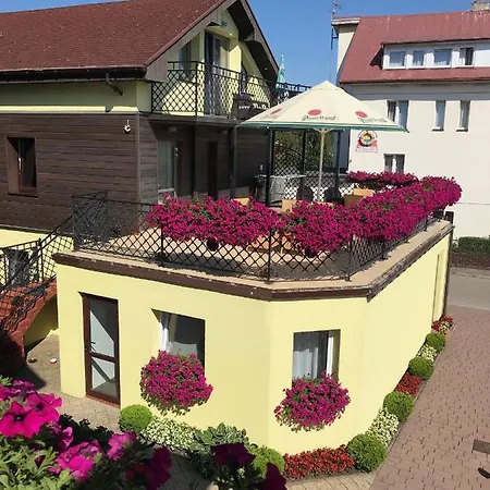 Oktawia Проживание в семье Нехоже